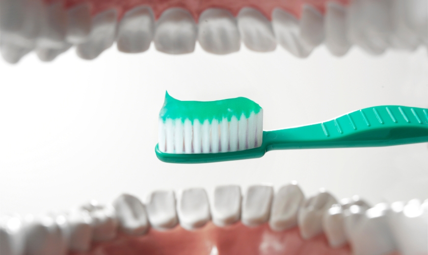 brushing with salt good for your teeth